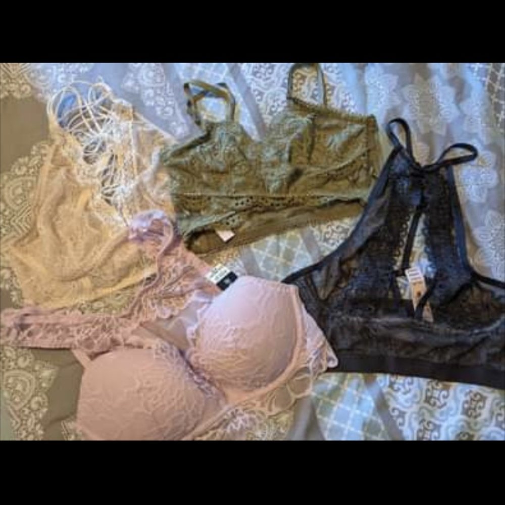 Set of 4 NWT Victorias Secret bras